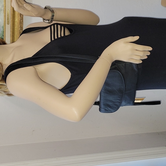 Black cowhide leathder crossbody purse. Very soft and lots of pockets. - Picture 11 of 12